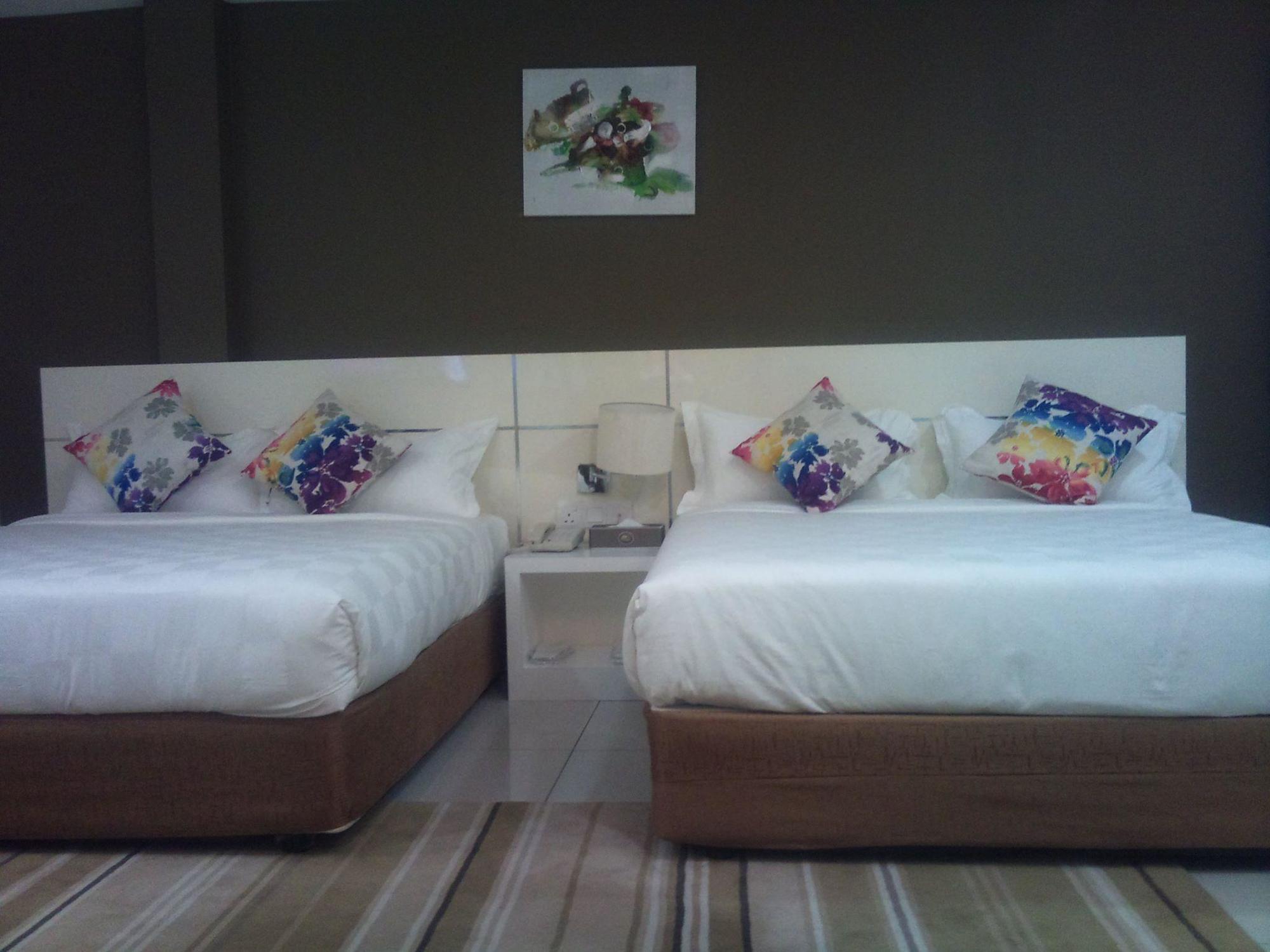 Hotel Mornington Bukit Permata Лумут Екстериор снимка