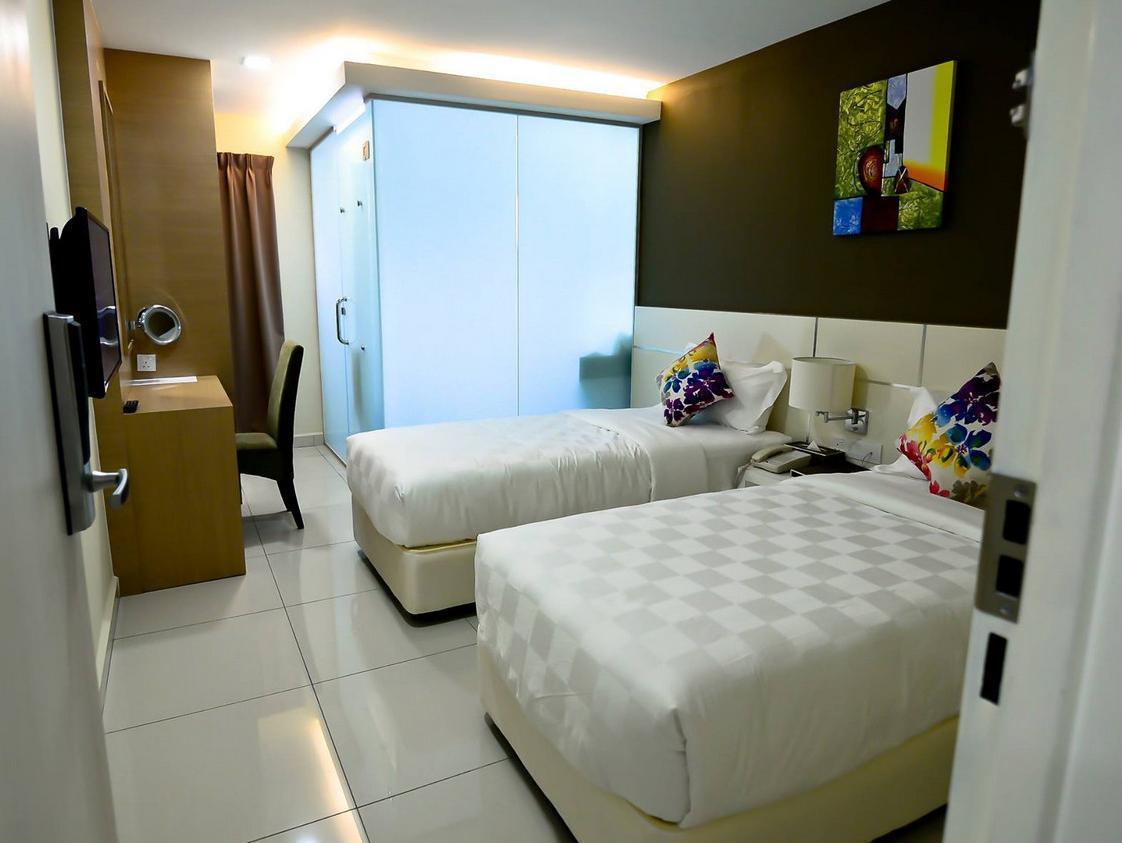 Hotel Mornington Bukit Permata Лумут Екстериор снимка