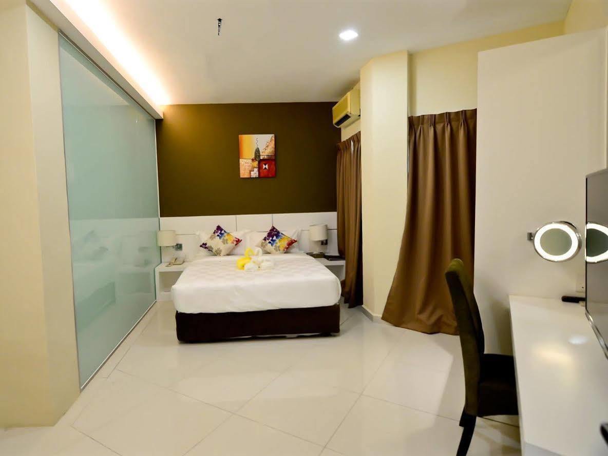 Hotel Mornington Bukit Permata Лумут Екстериор снимка