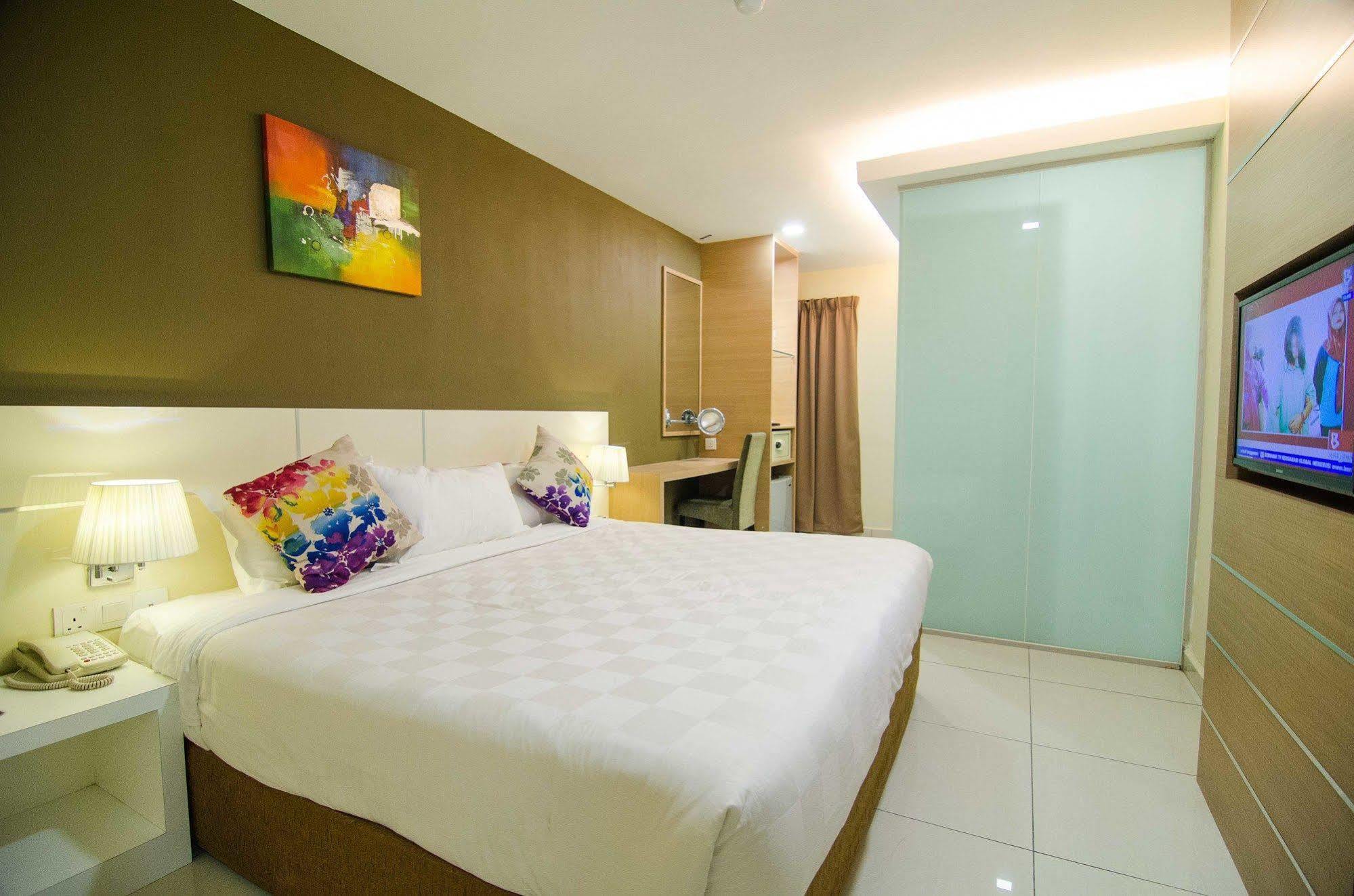 Hotel Mornington Bukit Permata Лумут Екстериор снимка