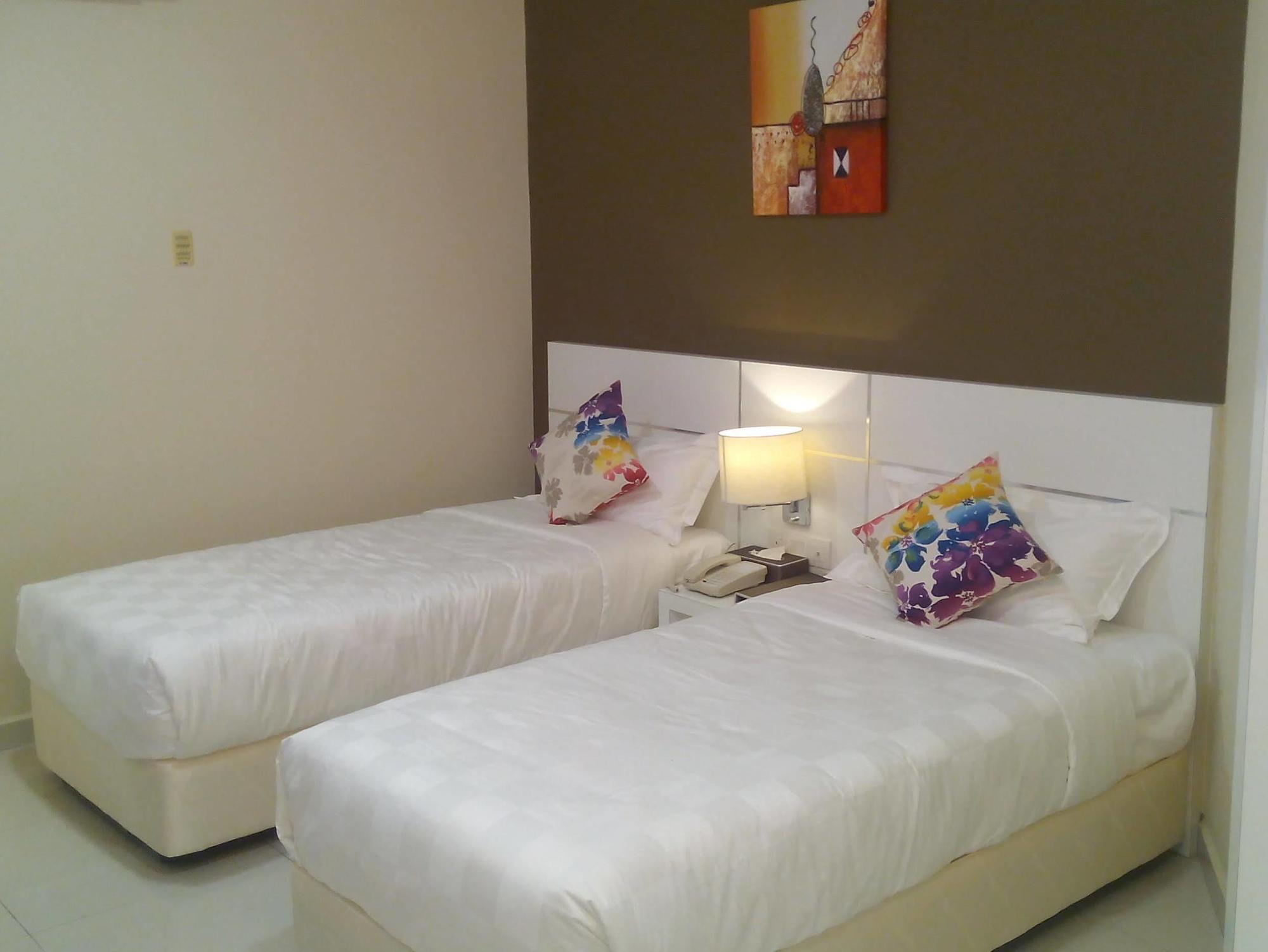 Hotel Mornington Bukit Permata Лумут Екстериор снимка