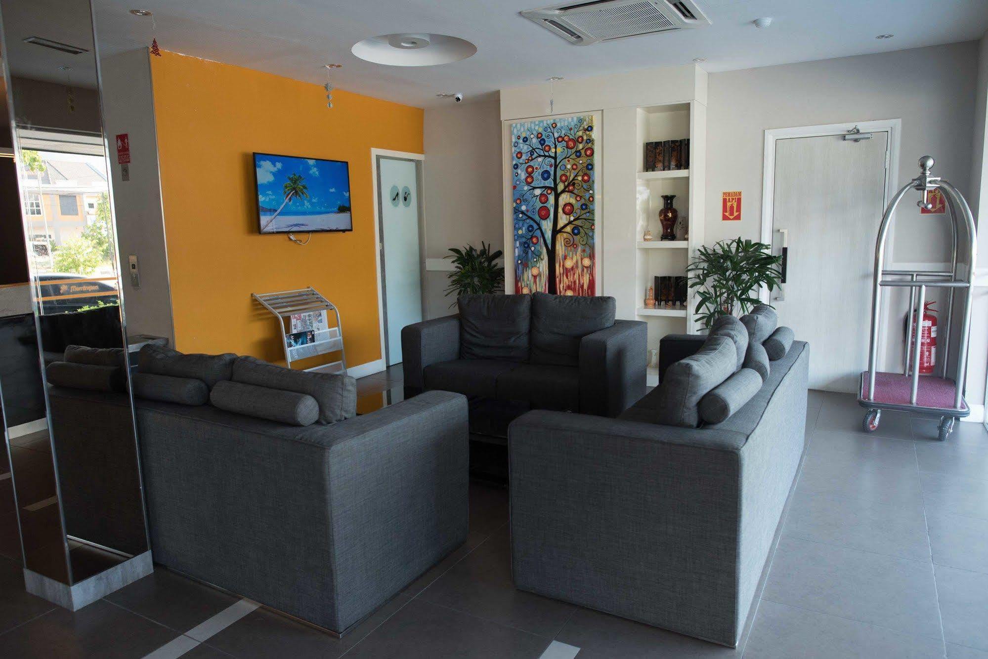 Hotel Mornington Bukit Permata Лумут Екстериор снимка