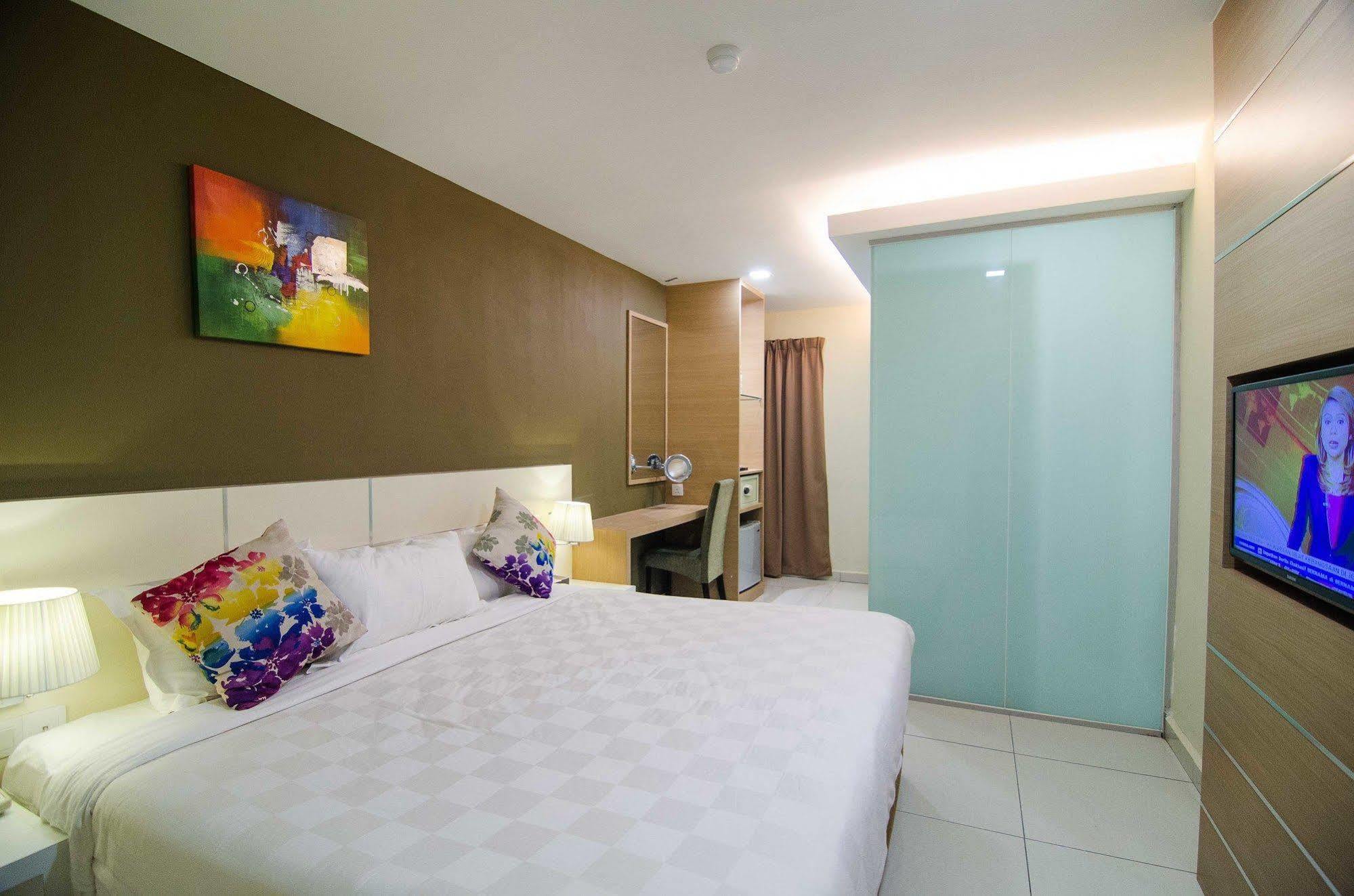 Hotel Mornington Bukit Permata Лумут Екстериор снимка