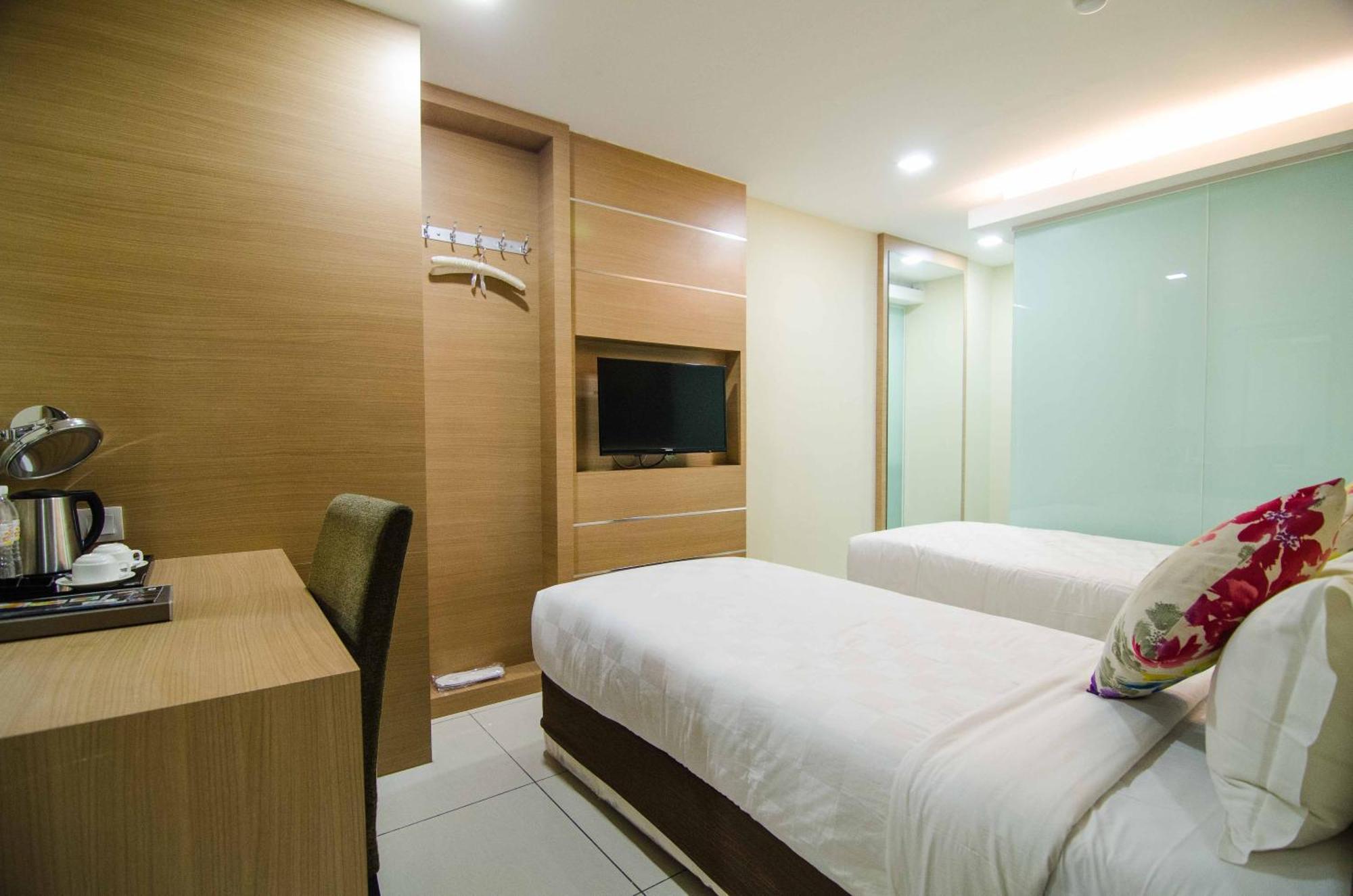 Hotel Mornington Bukit Permata Лумут Екстериор снимка