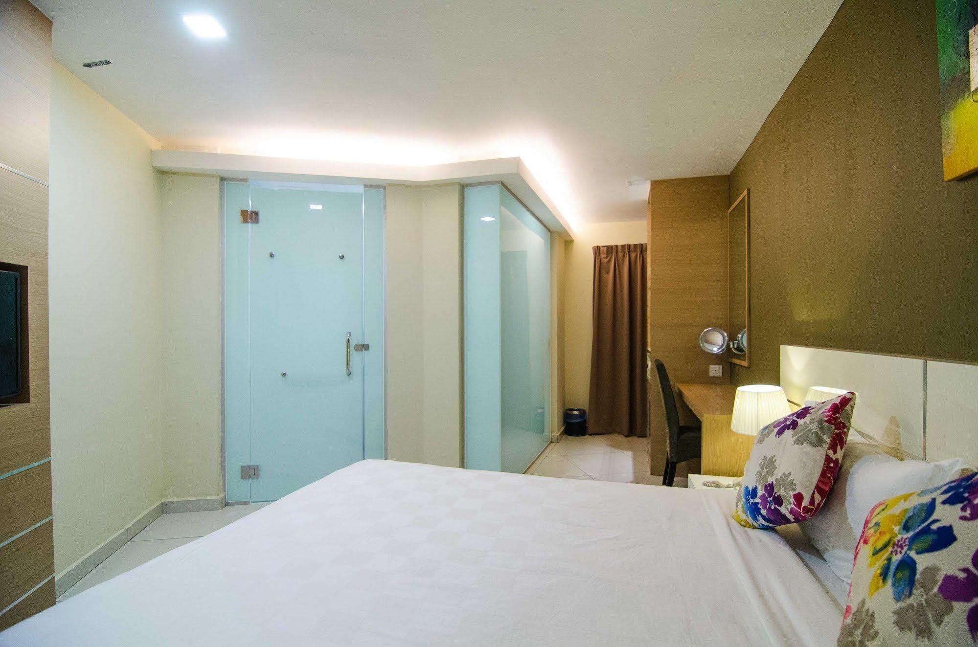 Hotel Mornington Bukit Permata Лумут Екстериор снимка