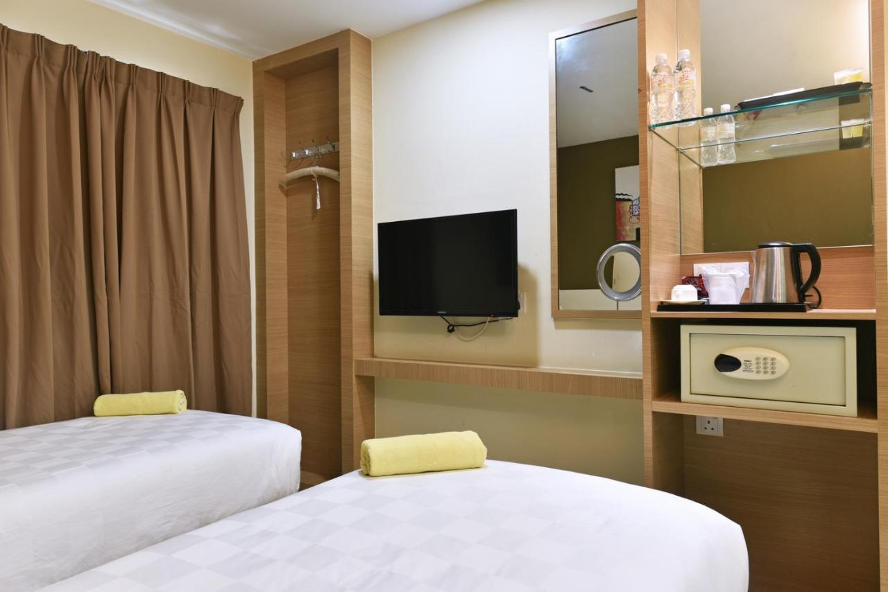 Hotel Mornington Bukit Permata Лумут Екстериор снимка