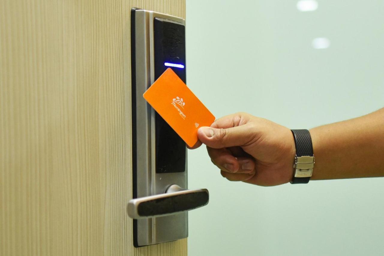 Hotel Mornington Bukit Permata Лумут Екстериор снимка