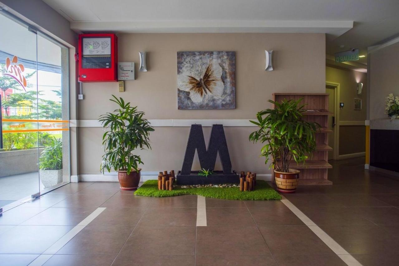 Hotel Mornington Bukit Permata Лумут Екстериор снимка